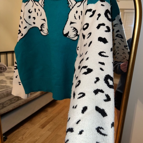 Leopard Arm Sweater - Picture 3 of 4